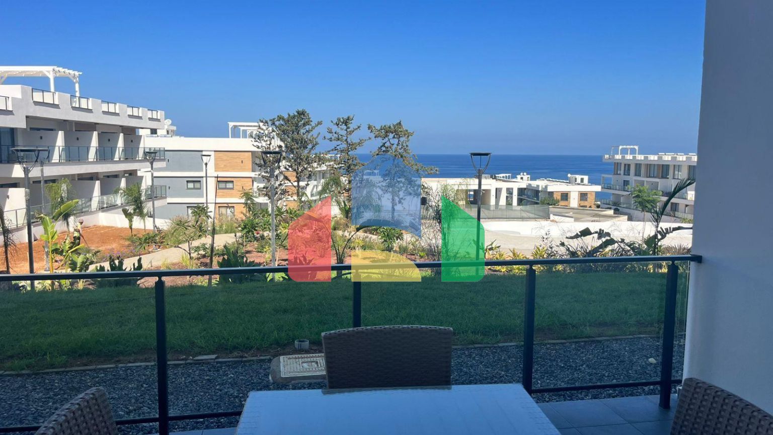 Двухэтажные апартаменты 2+1 (108 м2 ) в красивом комплексе в Эсентепе