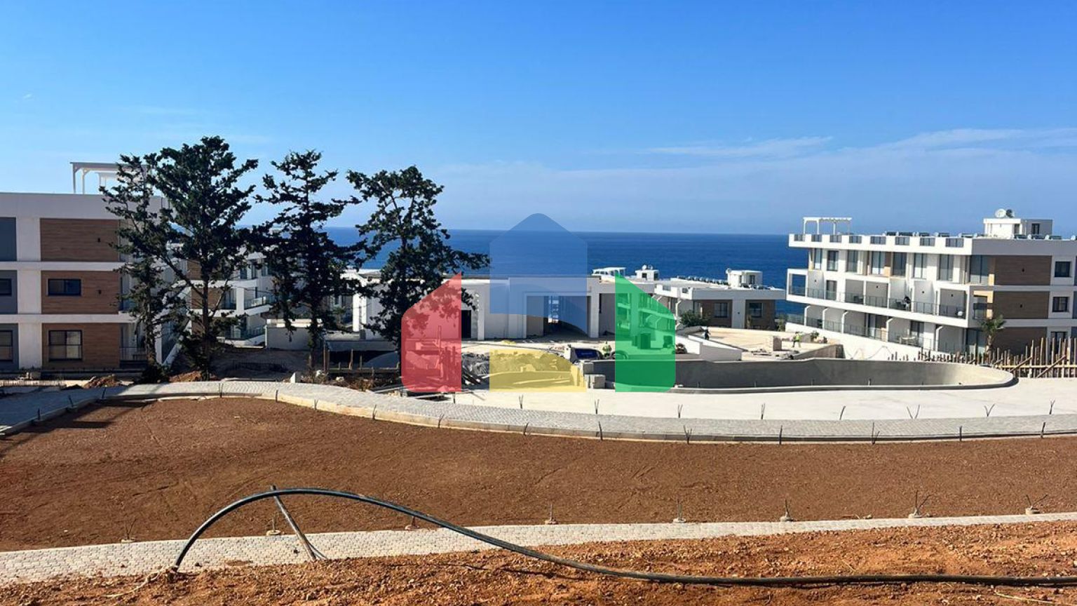 Двухэтажные апартаменты 2+1 (108 м2 ) в красивом комплексе в Эсентепе