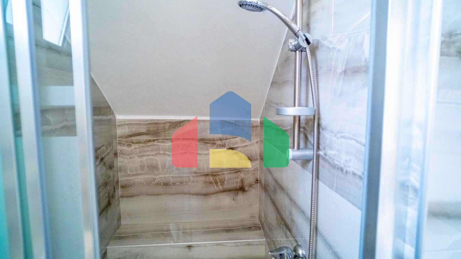 4-комнатная вилла 140 м2 с мебелью и техникой в Лапте