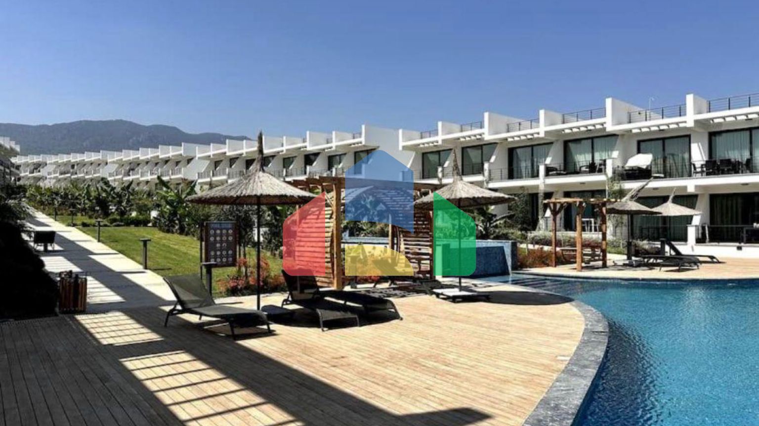 Студия 35 м2 с приватной террасой на крыше 35 м2 и балкон 8,5 м2 в уютном комплексе в Эсентепе