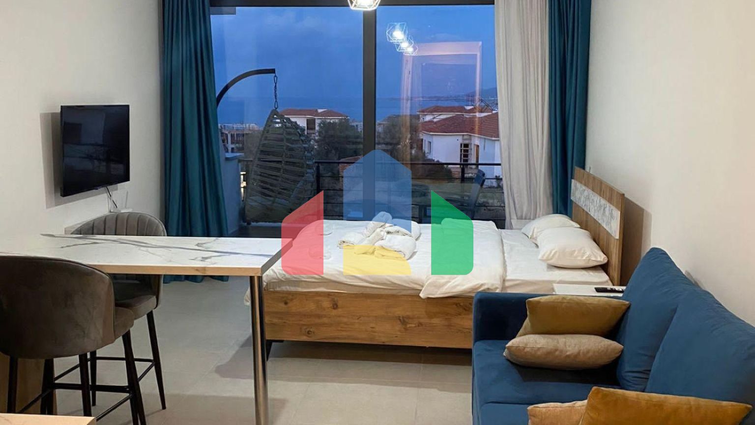 Студия 35 м2 с приватной террасой на крыше 35 м2 и балкон 8,5 м2 в уютном комплексе в Эсентепе