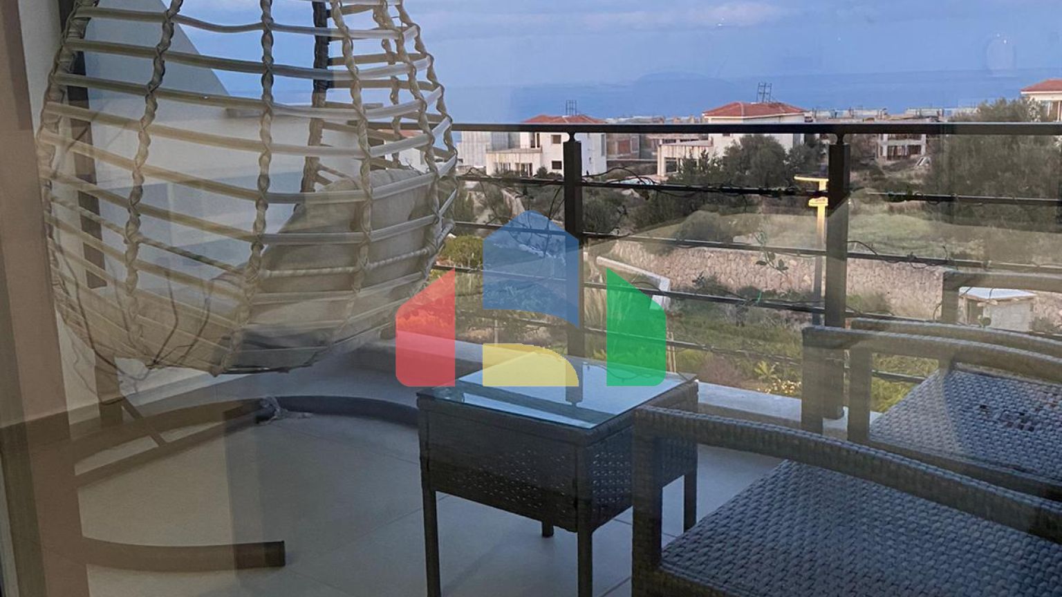 Студия 35 м2 с приватной террасой на крыше 35 м2 и балкон 8,5 м2 в уютном комплексе в Эсентепе