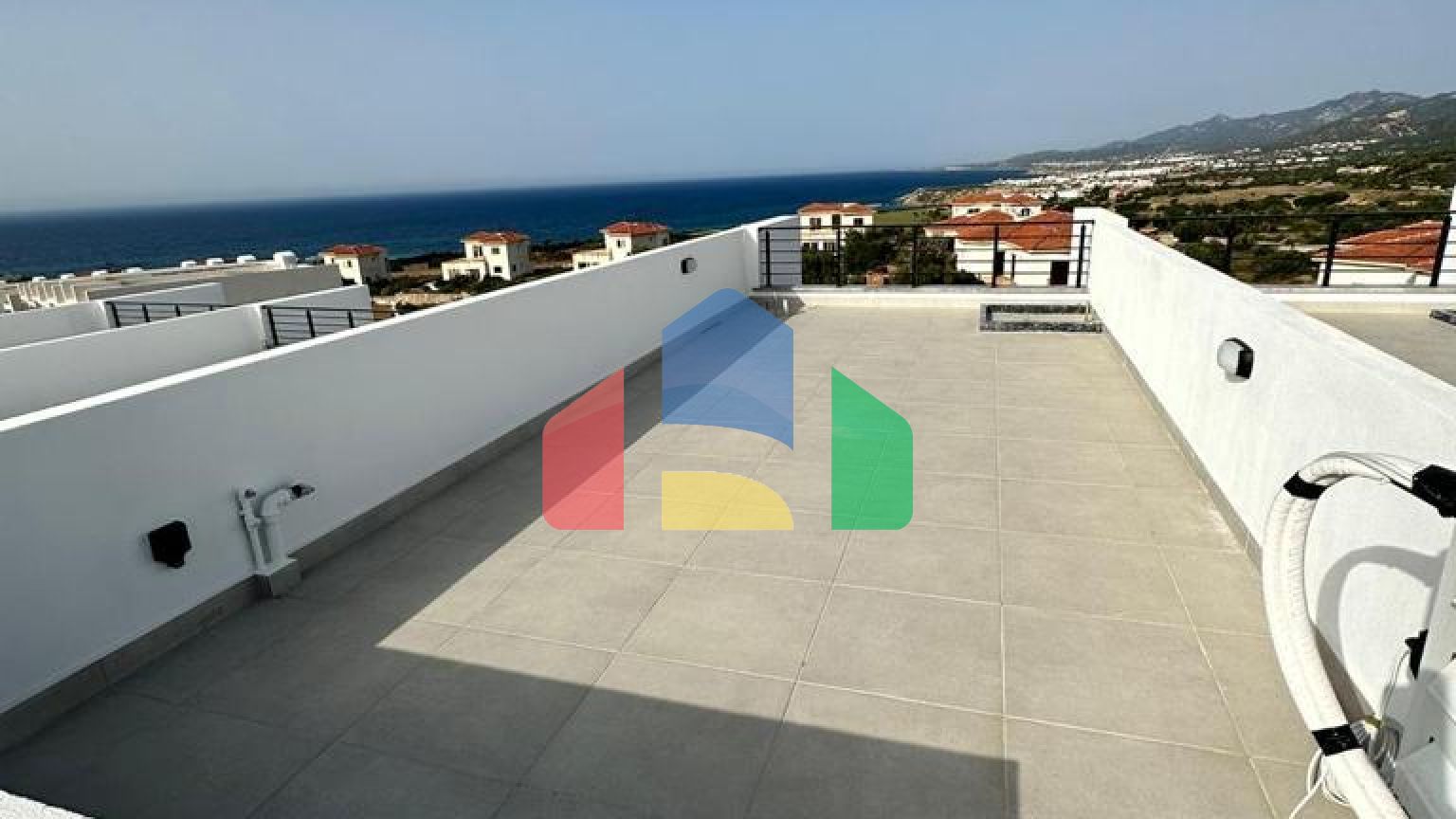 Студия 35 м2 с приватной террасой на крыше 35 м2 и балкон 8,5 м2 в уютном комплексе в Эсентепе