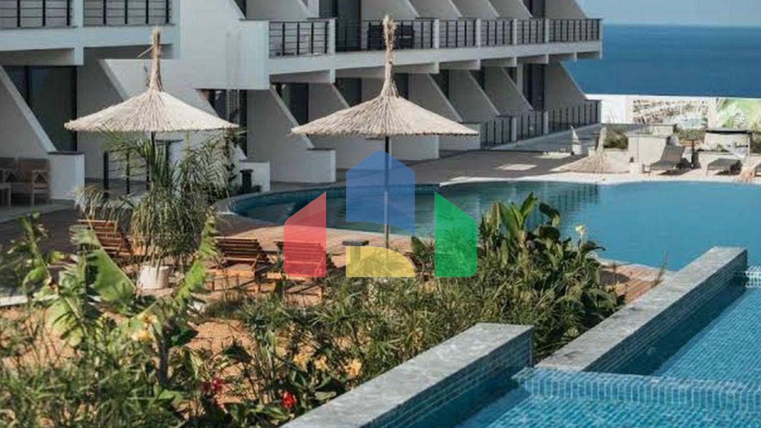 Студия 35 м2 с приватной террасой на крыше 35 м2 и балкон 8,5 м2 в уютном комплексе в Эсентепе