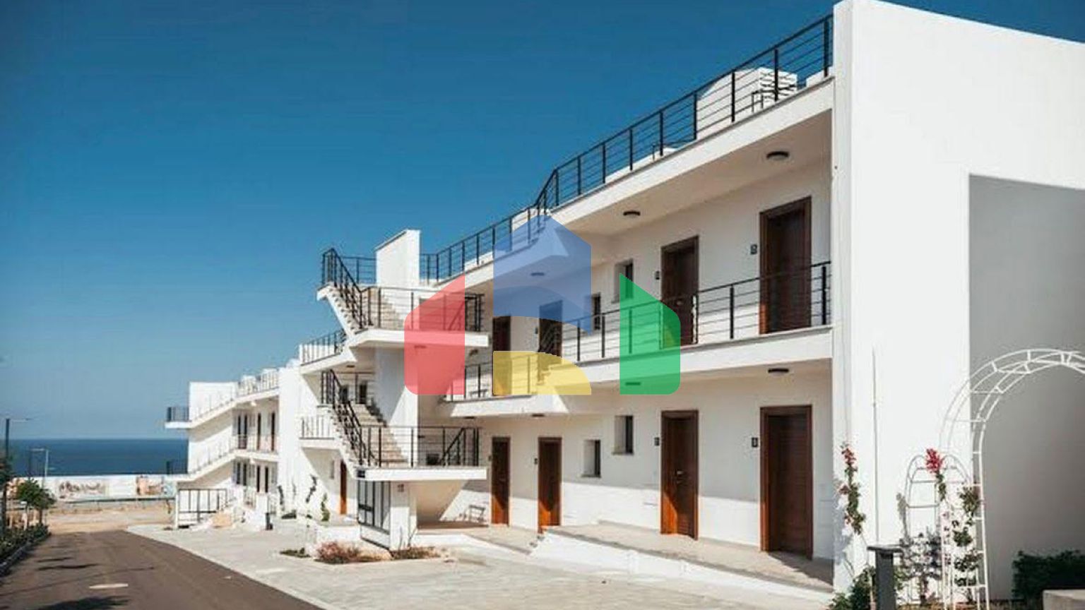 Студия 35 м2 с приватной террасой на крыше 35 м2 и балкон 8,5 м2 в уютном комплексе в Эсентепе