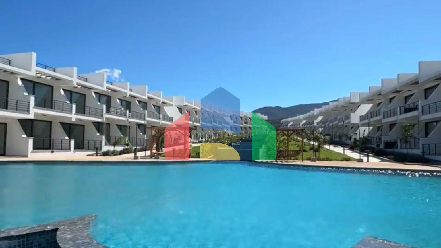 Студия 35 м2 с приватной террасой на крыше 35 м2 и балкон 8,5 м2 в уютном комплексе в Эсентепе