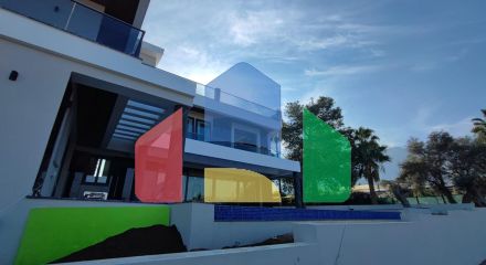 Роскошная вилла 4+1 (440 м2) с большим бассейном в живописном районе Кирении