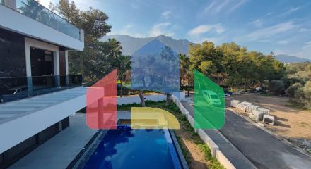 Роскошная вилла 4+1 (440 м2) с большим бассейном в живописном районе Кирении