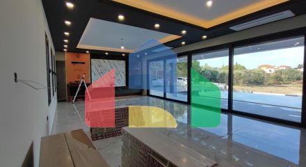 Роскошная вилла 4+1 (440 м2) с большим бассейном в живописном районе Кирении