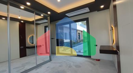 Роскошная вилла 4+1 (440 м2) с большим бассейном в живописном районе Кирении