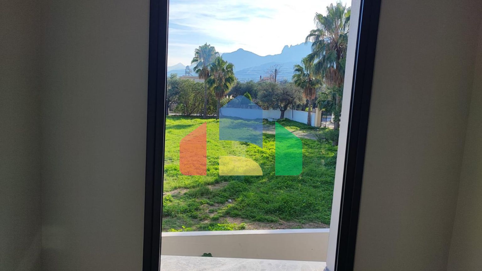 Роскошная вилла 4+1 (440 м2) с большим бассейном в живописном районе Кирении