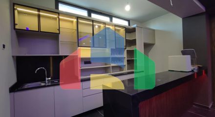 Роскошная вилла 4+1 (440 м2) с большим бассейном в живописном районе Кирении