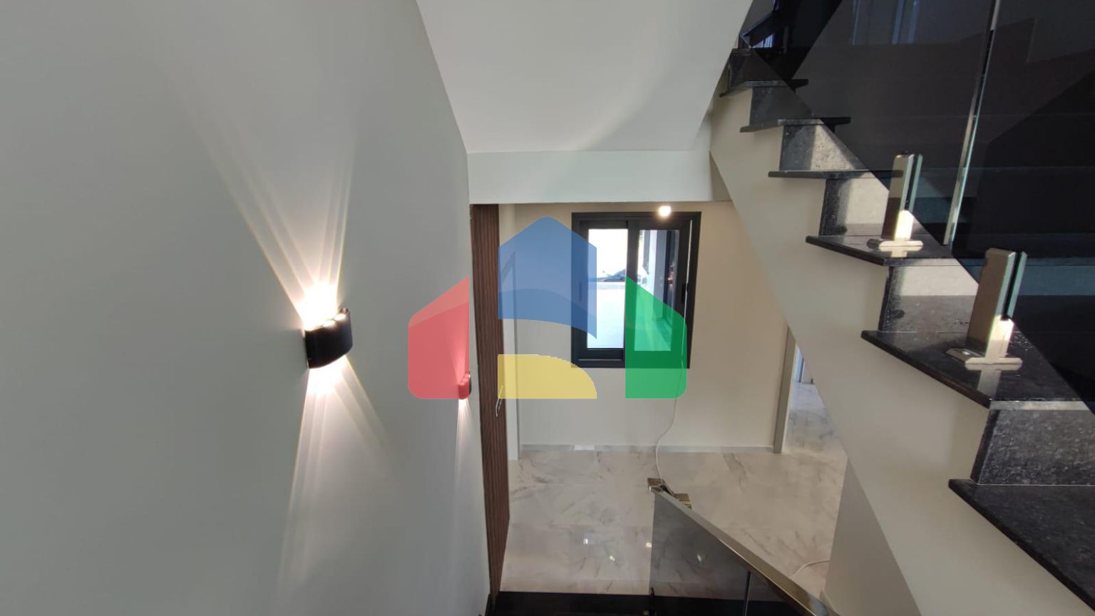 Роскошная вилла 4+1 (440 м2) с большим бассейном в живописном районе Кирении