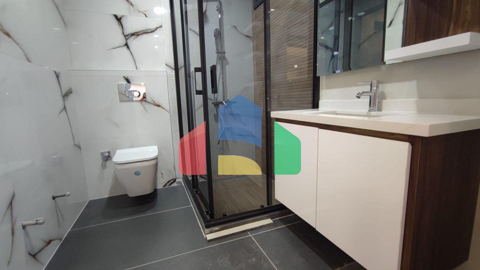 Роскошная вилла 4+1 (440 м2) с большим бассейном в живописном районе Кирении