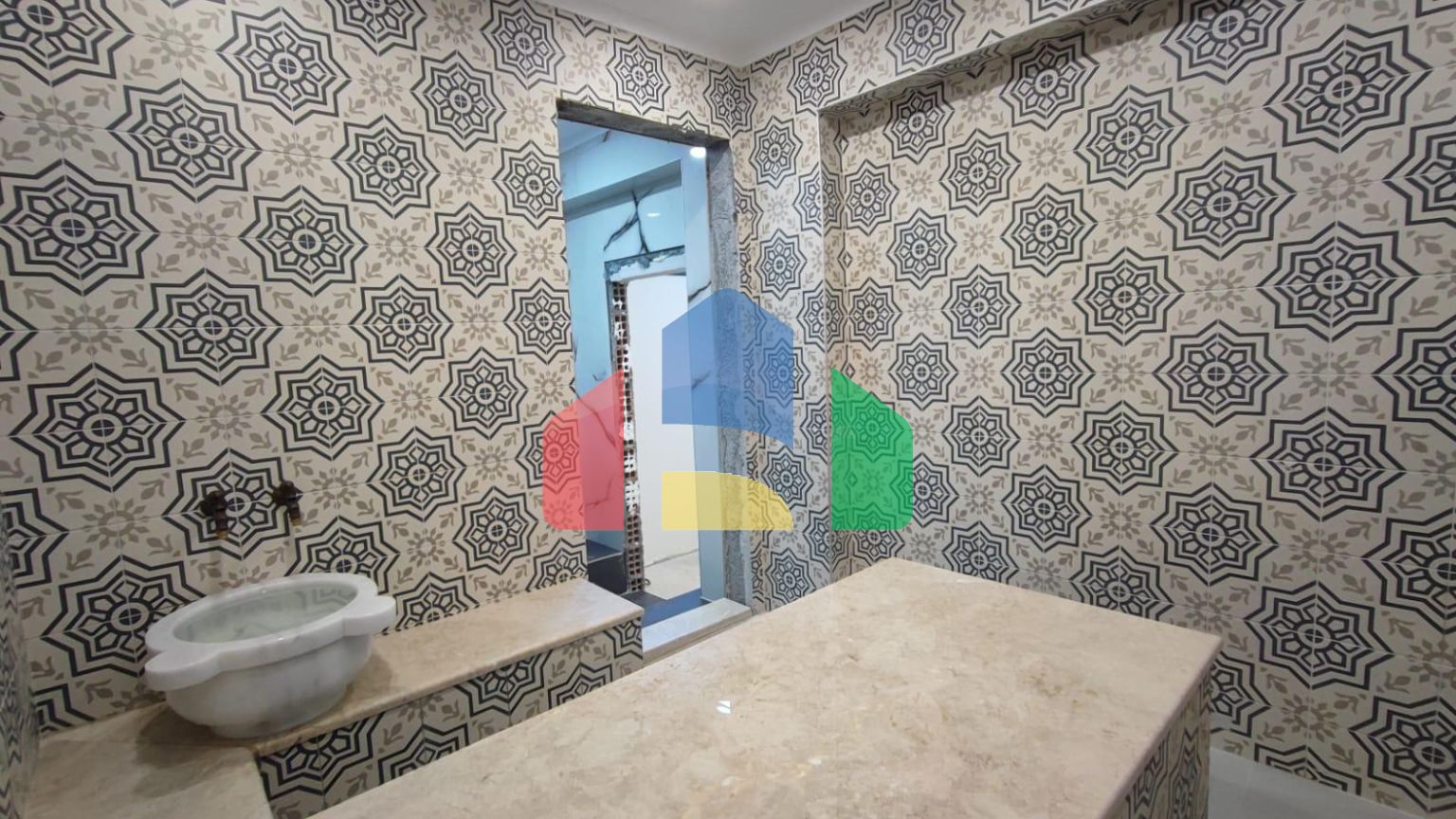 Роскошная вилла 4+1 (440 м2) с большим бассейном в живописном районе Кирении