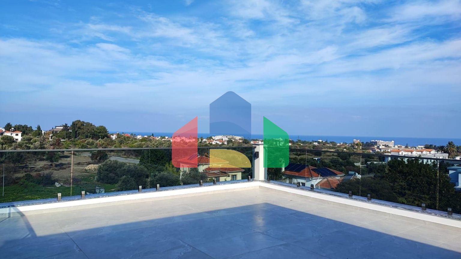 Роскошная вилла 4+1 (440 м2) с большим бассейном в живописном районе Кирении