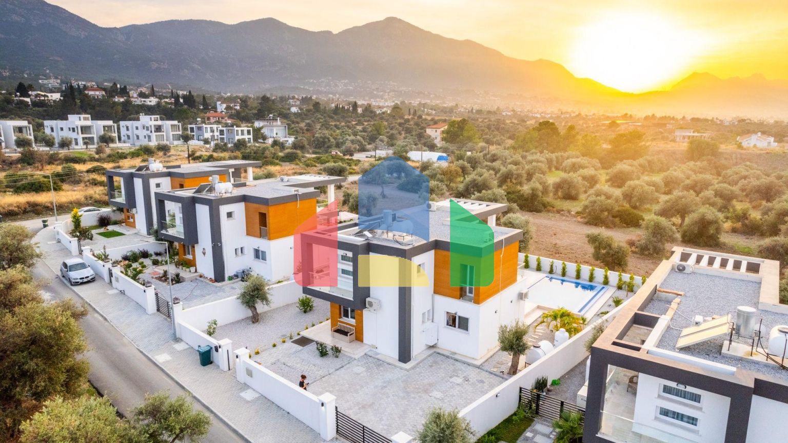 Новая комфортная вилла 4+1 (200 м2) с частным бассейном