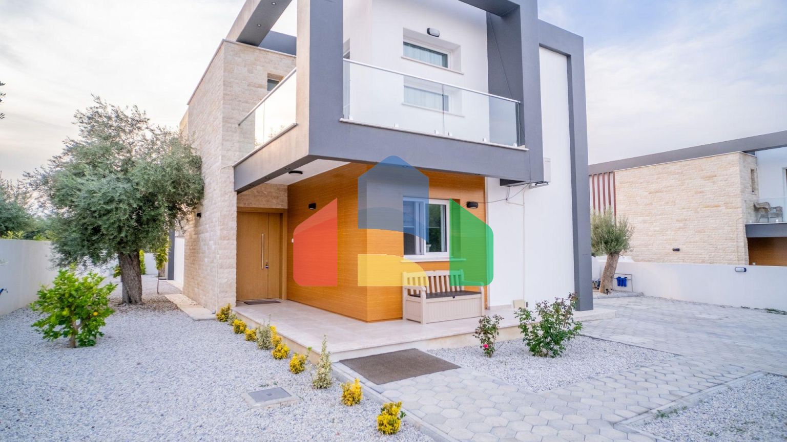 Новая комфортная вилла 4+1 (200 м2) с частным бассейном