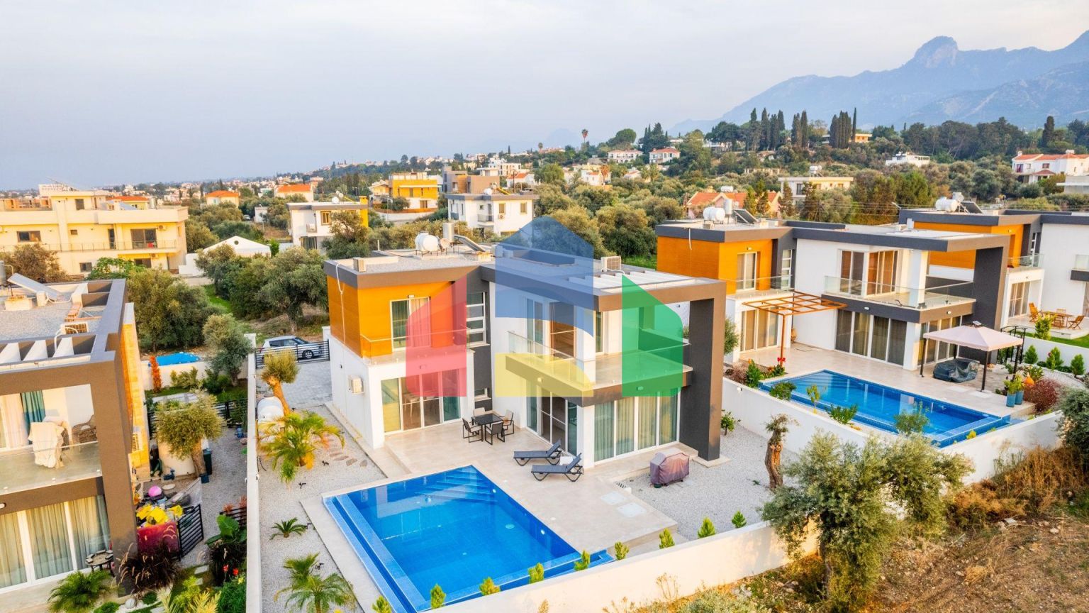 Новая комфортная вилла 4+1 (200 м2) с частным бассейном