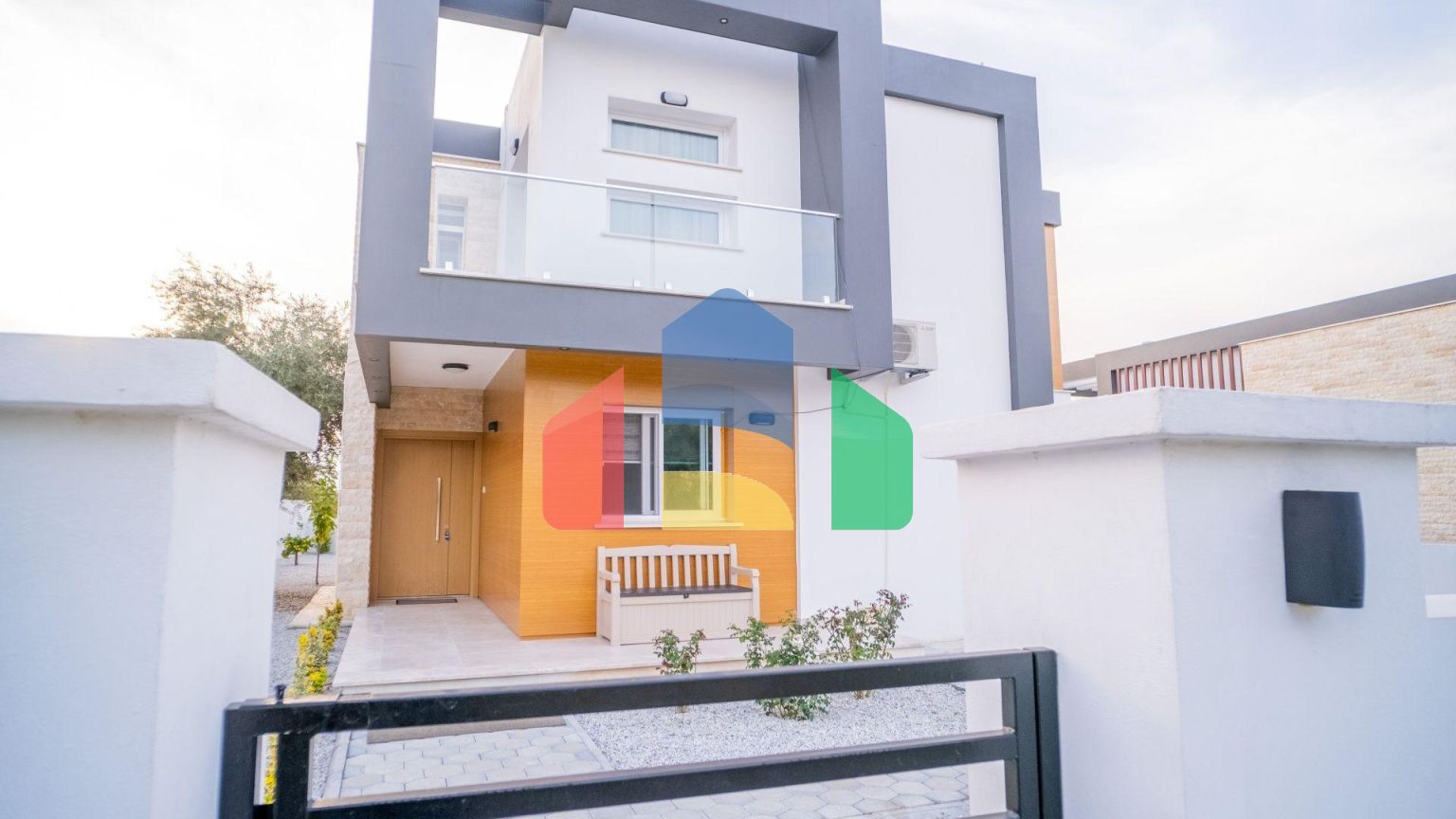 Новая комфортная вилла 4+1 (200 м2) с частным бассейном