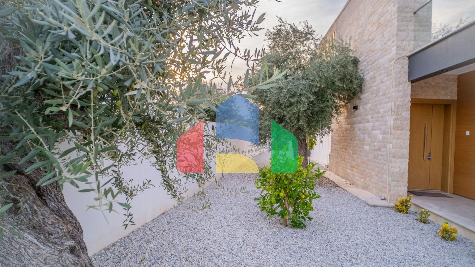 Новая комфортная вилла 4+1 (200 м2) с частным бассейном