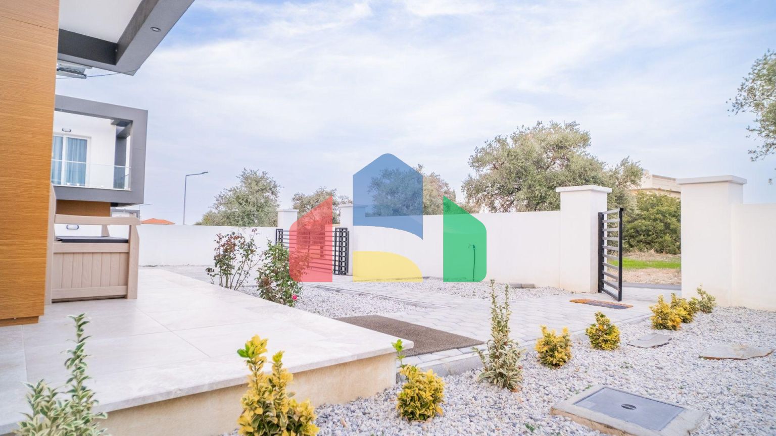 Новая комфортная вилла 4+1 (200 м2) с частным бассейном