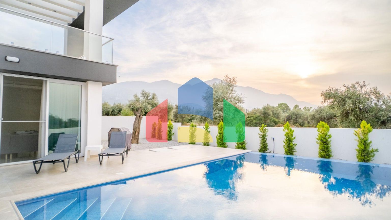 Новая комфортная вилла 4+1 (200 м2) с частным бассейном