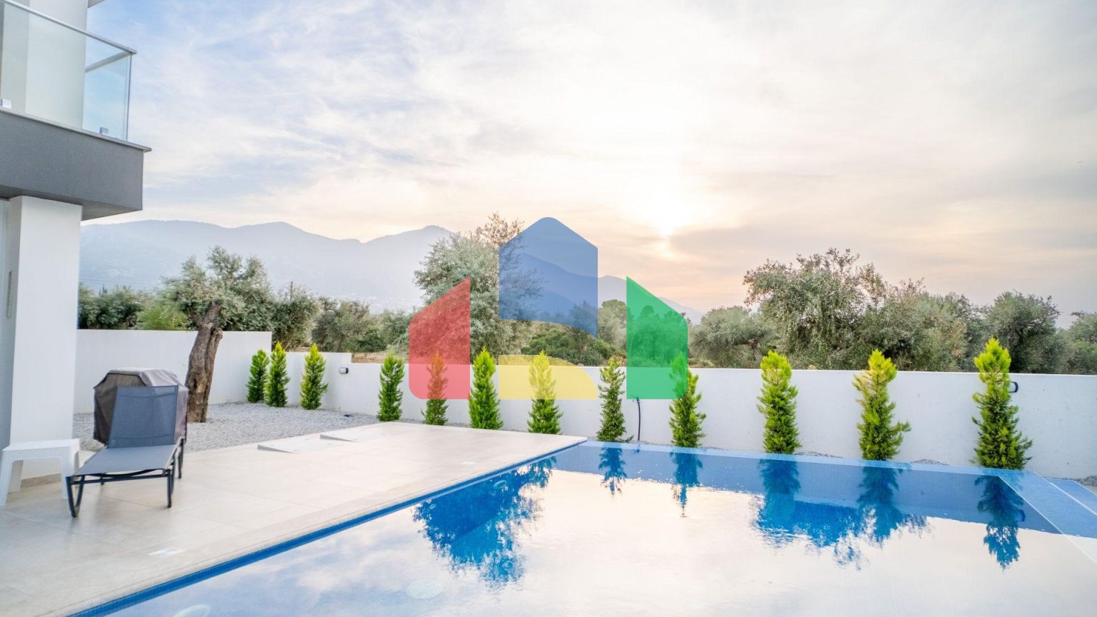 Новая комфортная вилла 4+1 (200 м2) с частным бассейном