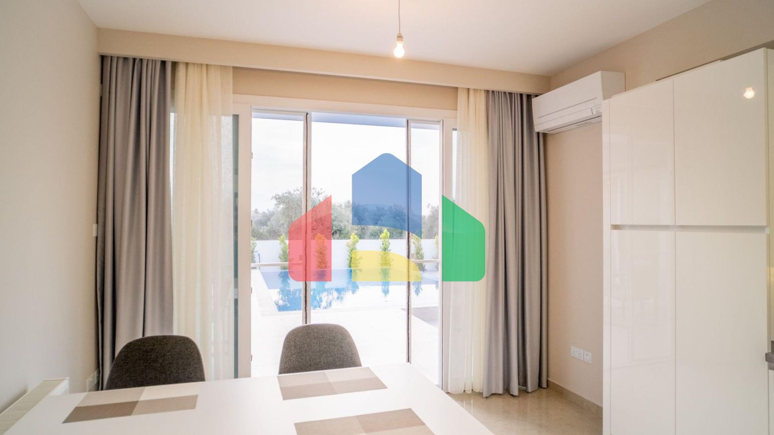 Новая комфортная вилла 4+1 (200 м2) с частным бассейном