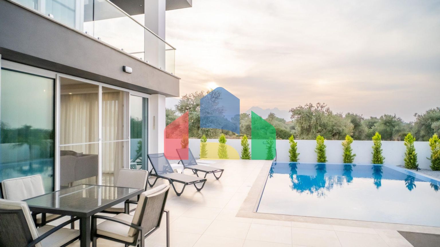 Новая комфортная вилла 4+1 (200 м2) с частным бассейном