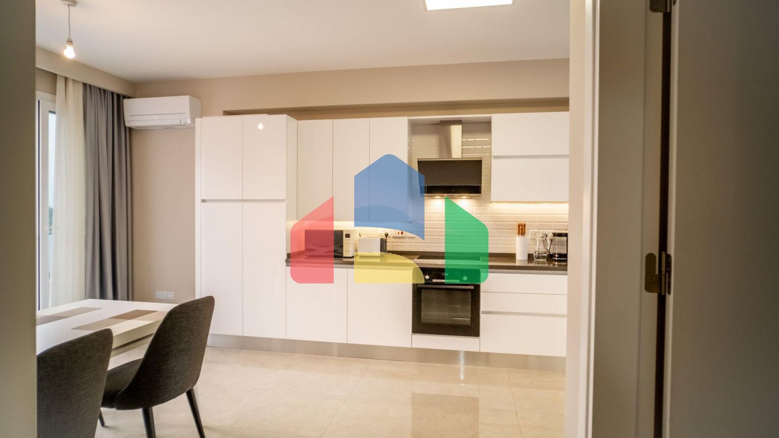 Новая комфортная вилла 4+1 (200 м2) с частным бассейном