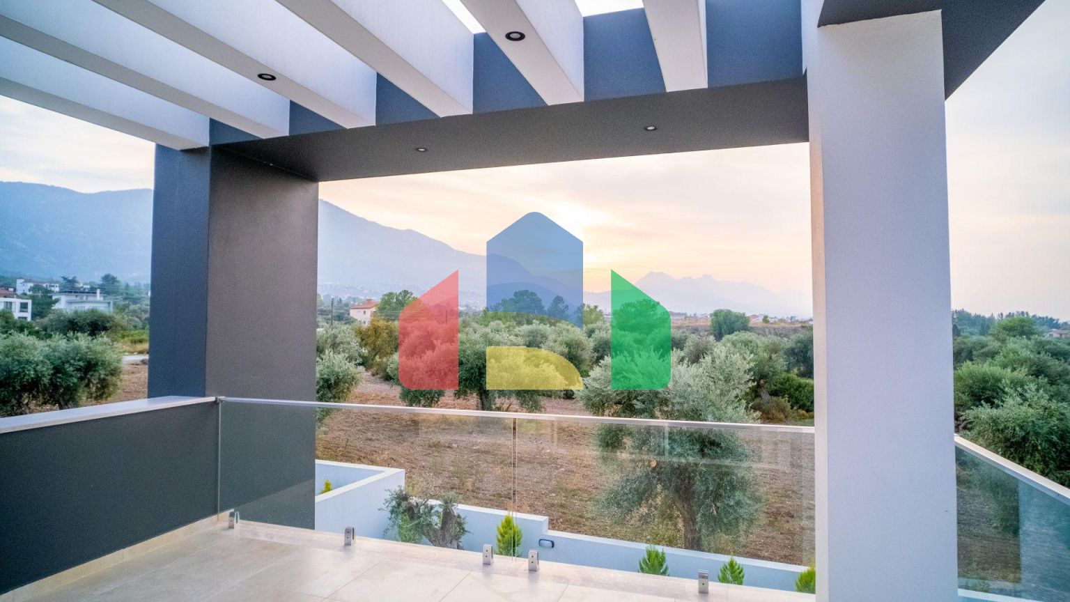 Новая комфортная вилла 4+1 (200 м2) с частным бассейном