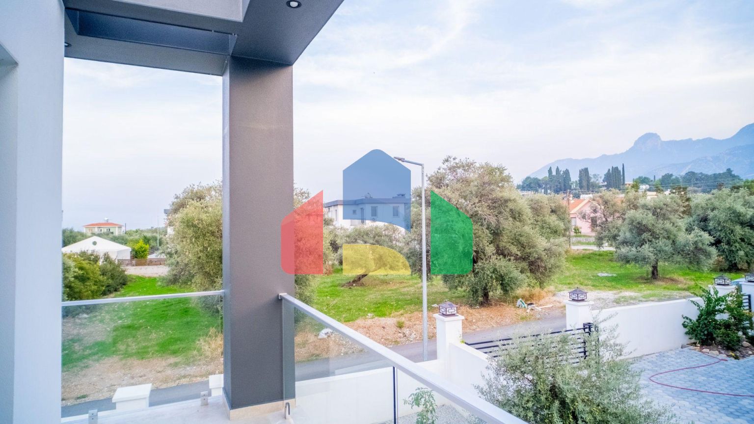 Новая комфортная вилла 4+1 (200 м2) с частным бассейном