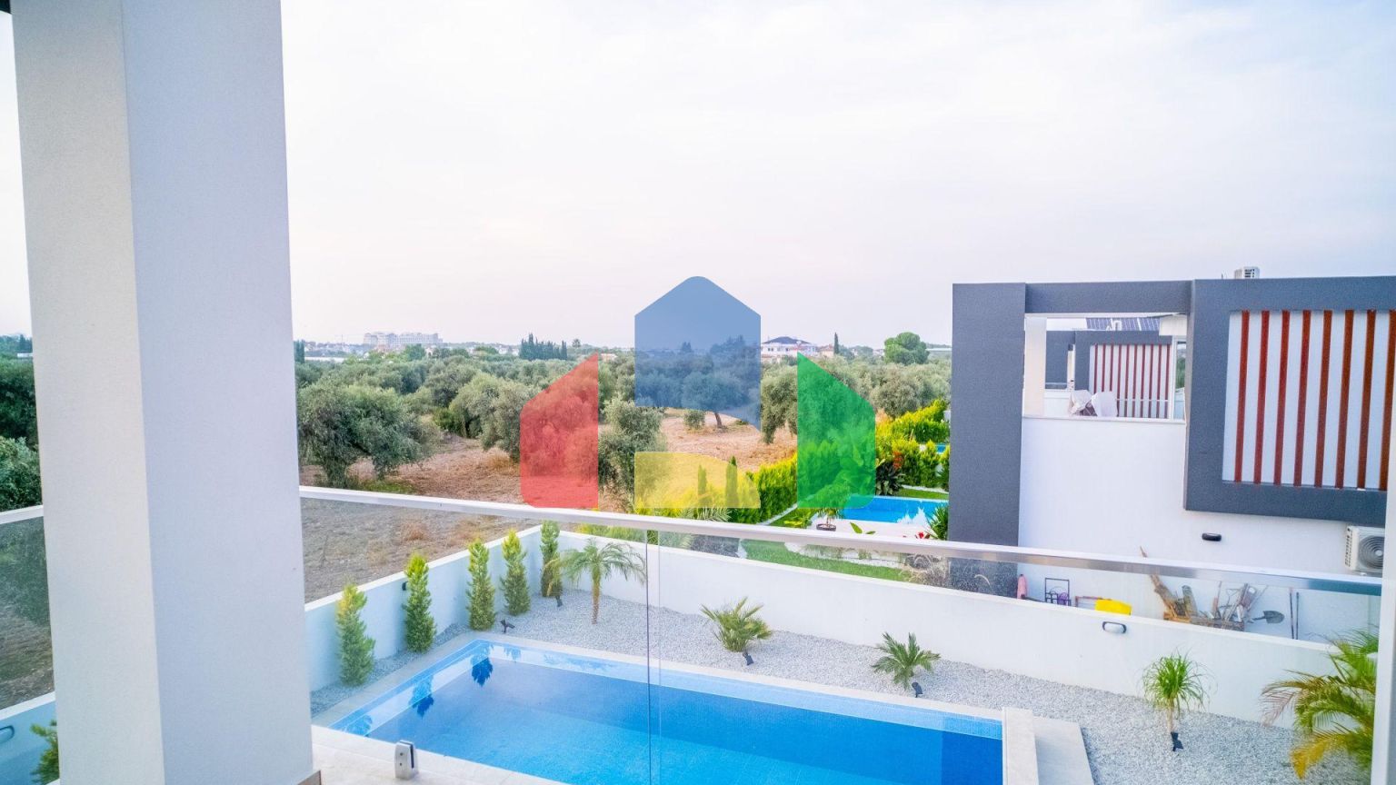 Новая комфортная вилла 4+1 (200 м2) с частным бассейном