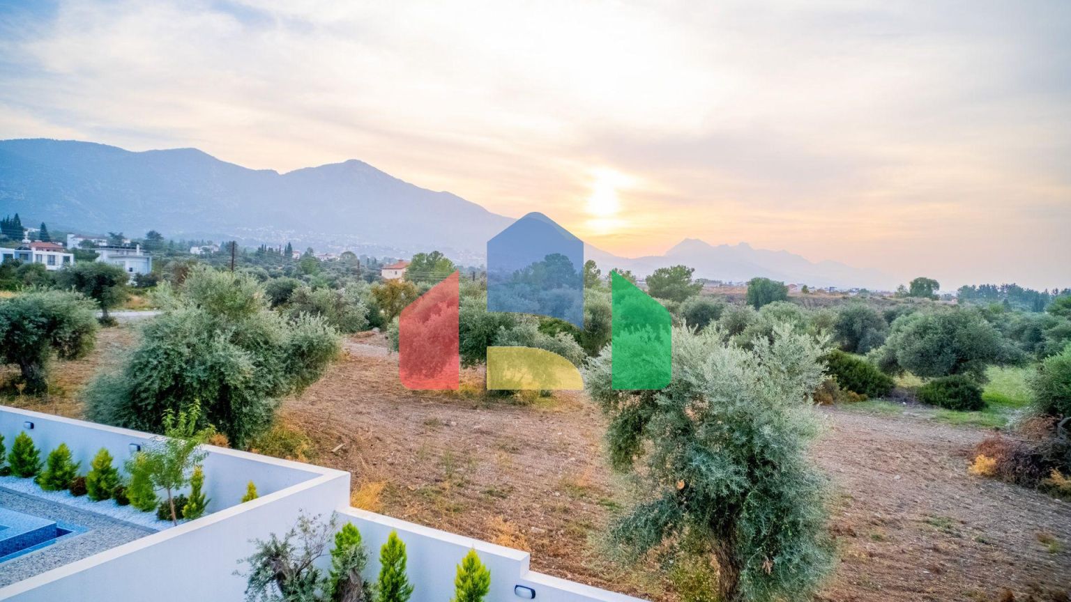 Новая комфортная вилла 4+1 (200 м2) с частным бассейном