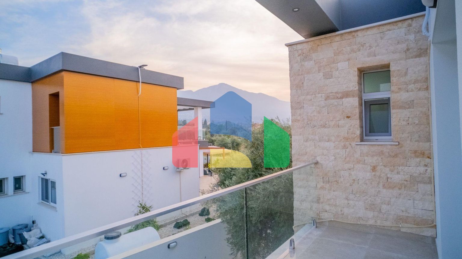 Новая комфортная вилла 4+1 (200 м2) с частным бассейном