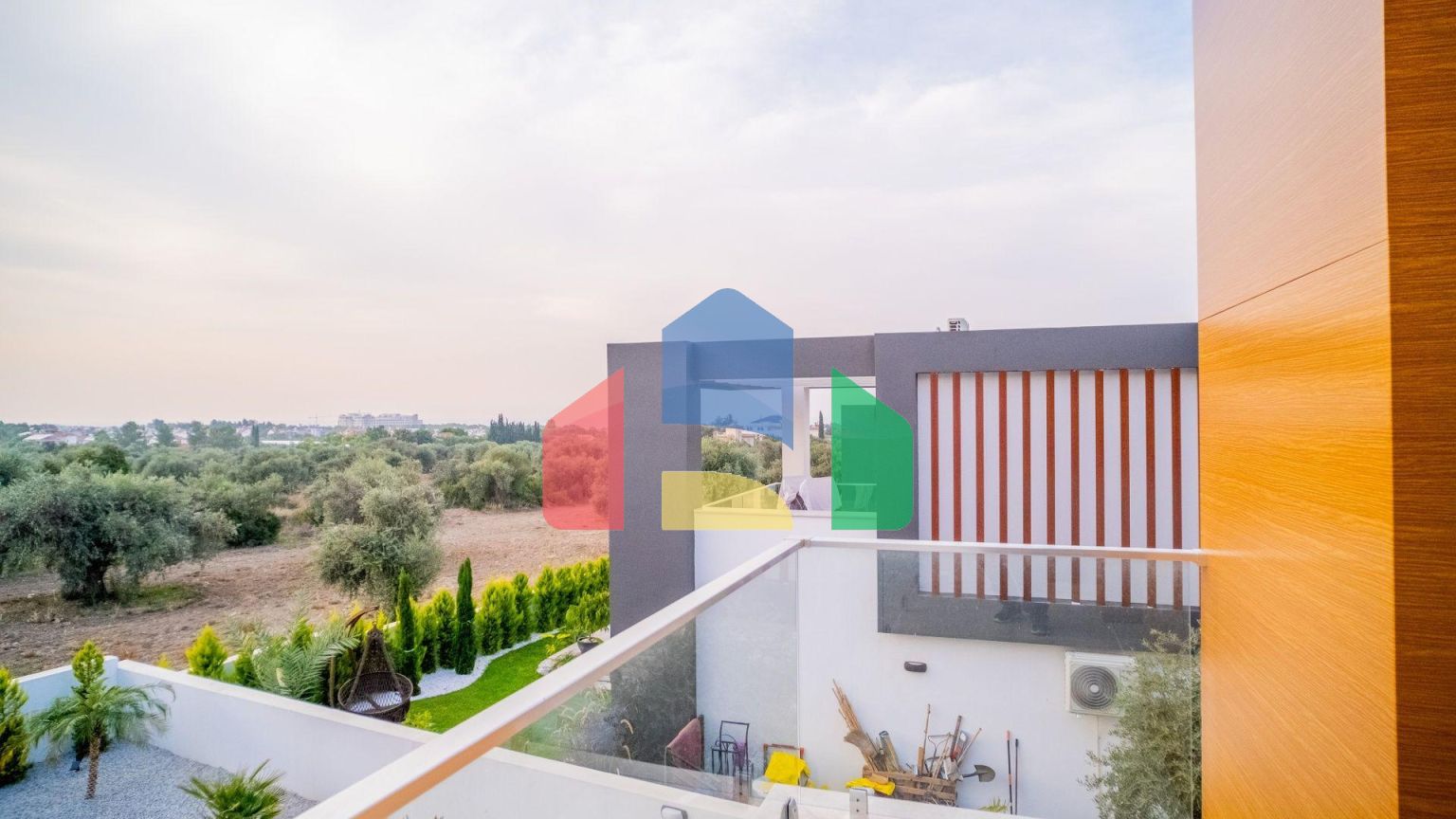 Новая комфортная вилла 4+1 (200 м2) с частным бассейном