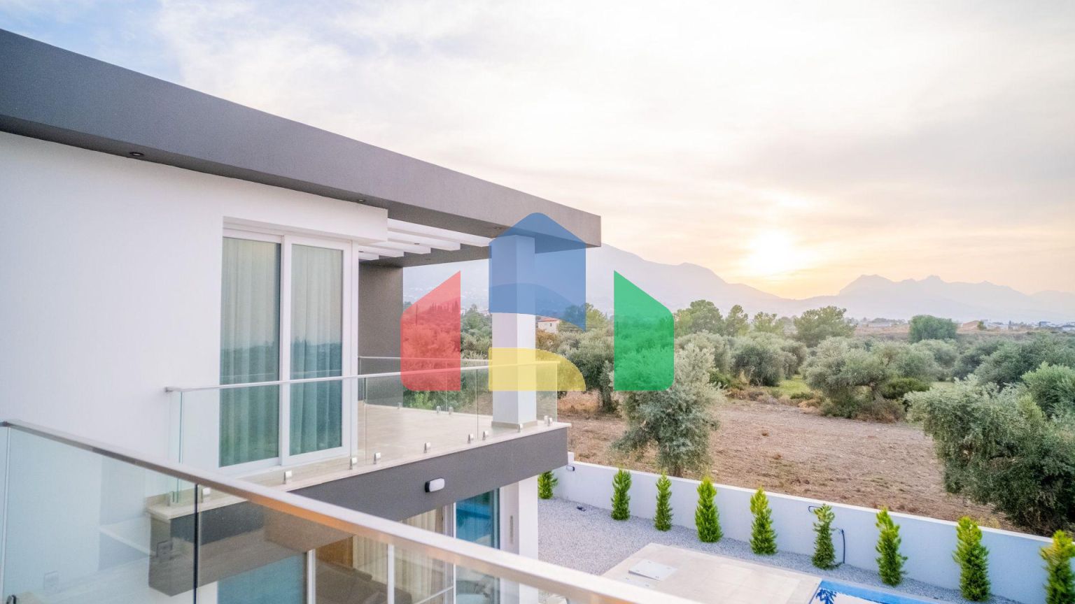 Новая комфортная вилла 4+1 (200 м2) с частным бассейном