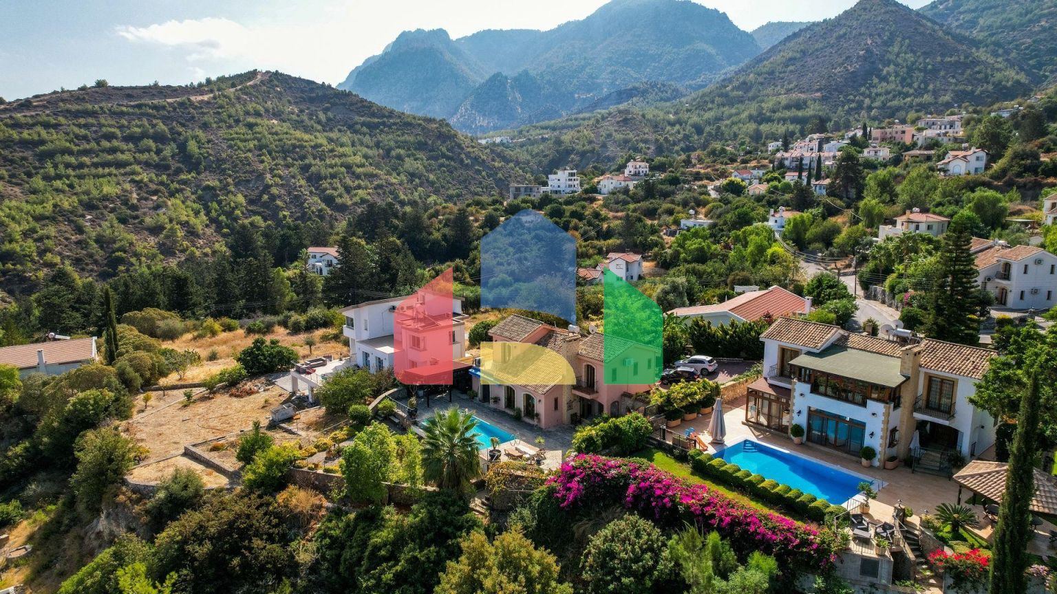 Роскошная вилла 3+1 (220 м2) с большим участком земли и бассейном в Алсанджаке