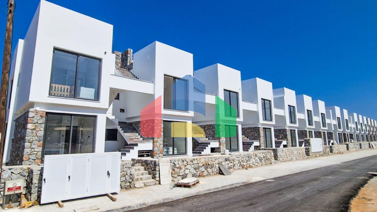 3-комнатные апартаменты 88 м2 с террасой на крыше 87 м2 и видом на море