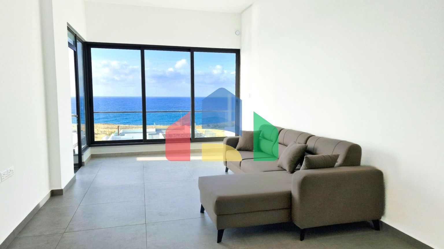 3-комнатные апартаменты 88 м2 с террасой на крыше 87 м2 и видом на море