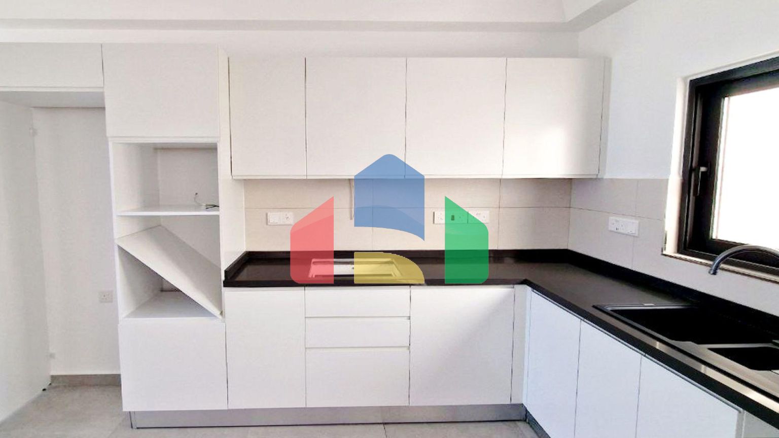 3-комнатные апартаменты 88 м2 с террасой на крыше 87 м2 и видом на море