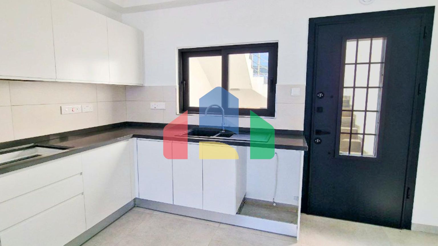 3-комнатные апартаменты 88 м2 с террасой на крыше 87 м2 и видом на море