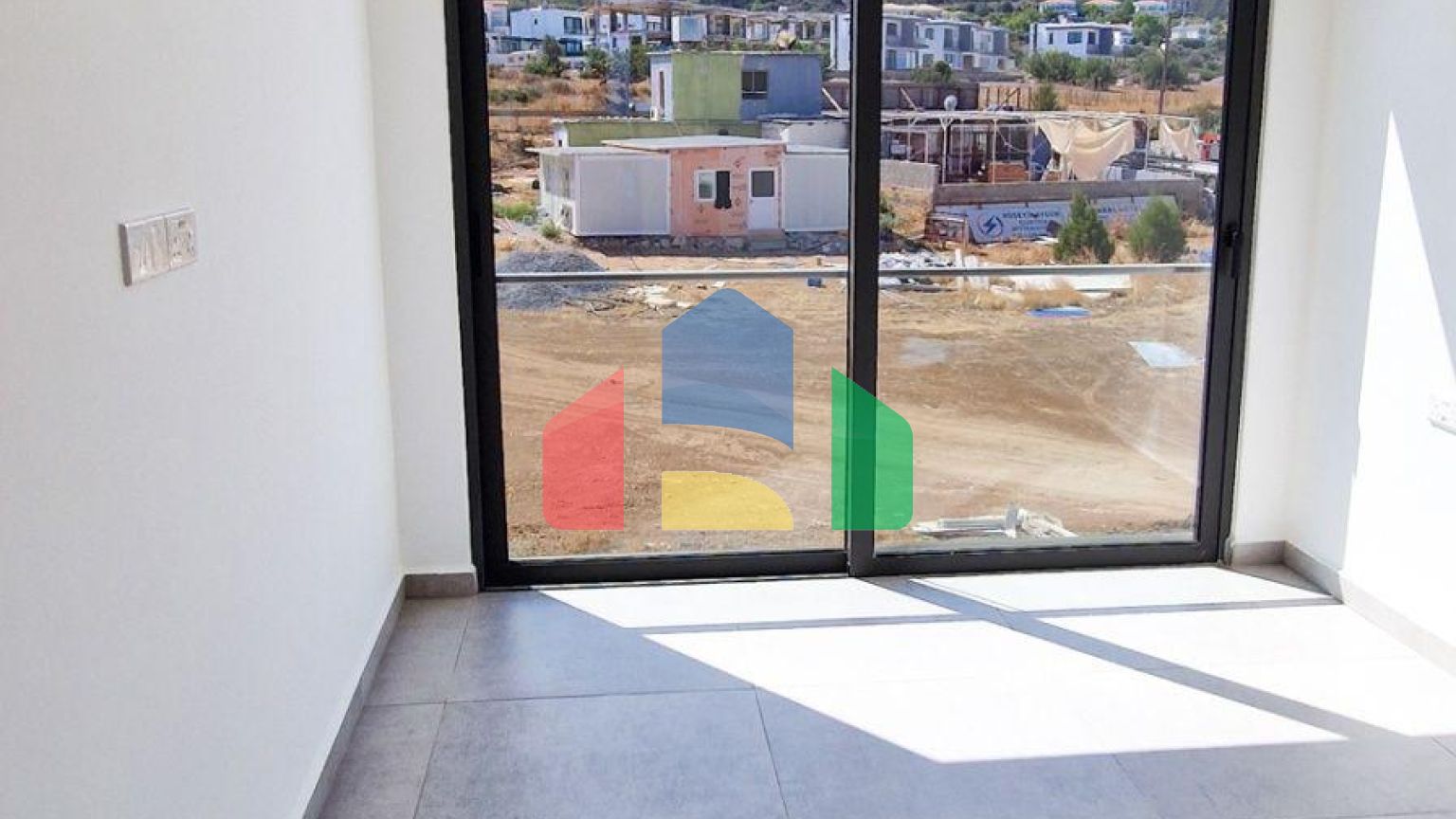 3-комнатные апартаменты 88 м2 с террасой на крыше 87 м2 и видом на море