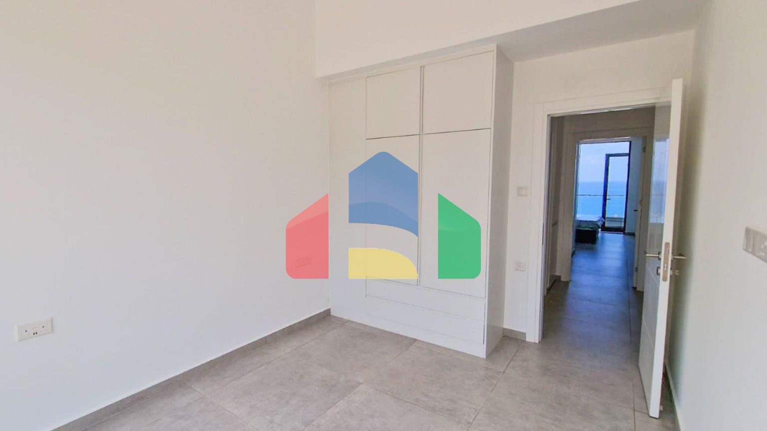 3-комнатные апартаменты 88 м2 с террасой на крыше 87 м2 и видом на море