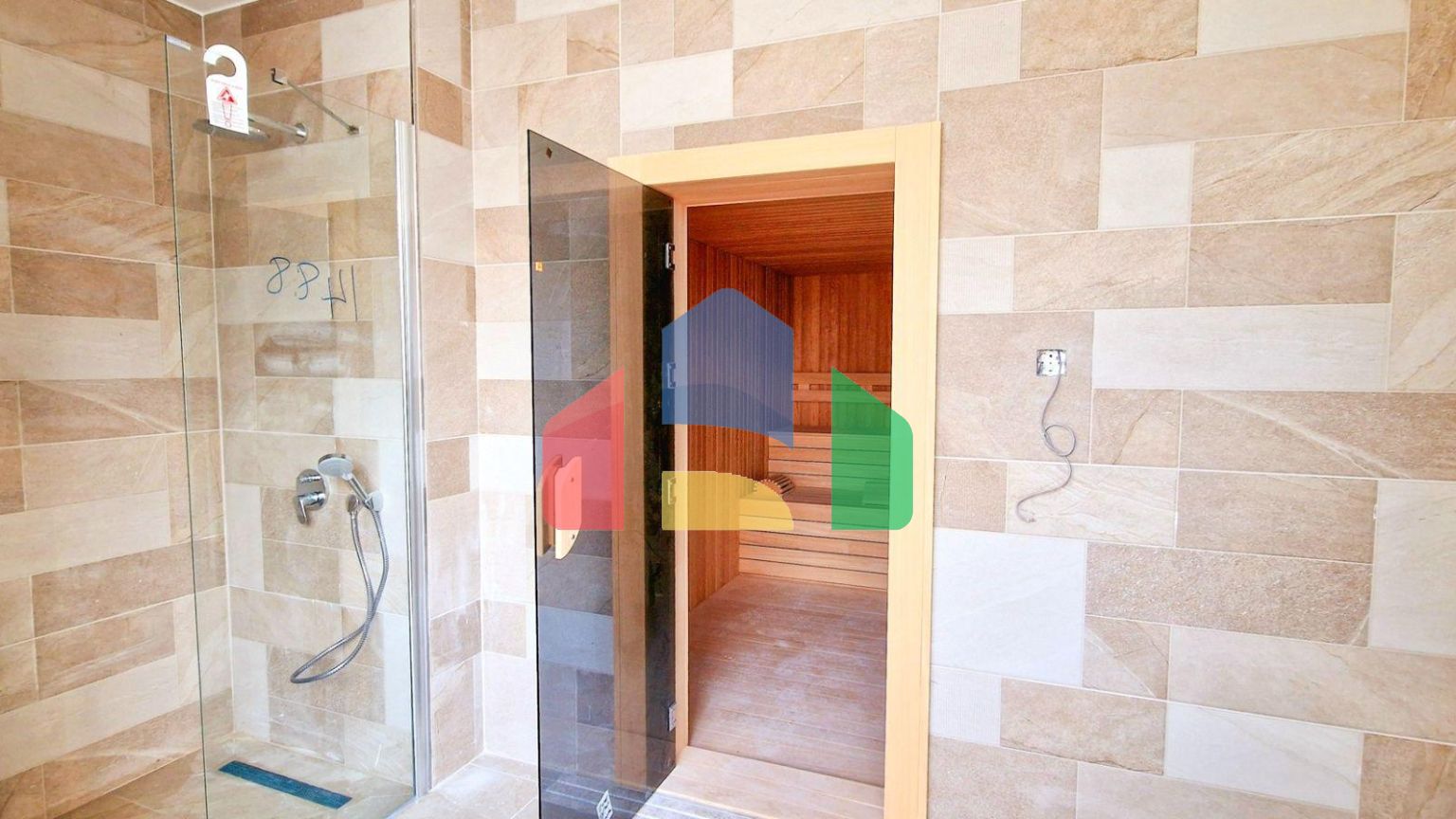 3-комнатные апартаменты 88 м2 с террасой на крыше 87 м2 и видом на море