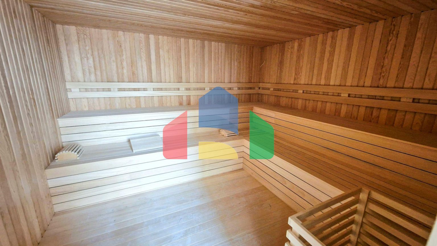 3-комнатные апартаменты 88 м2 с террасой на крыше 87 м2 и видом на море