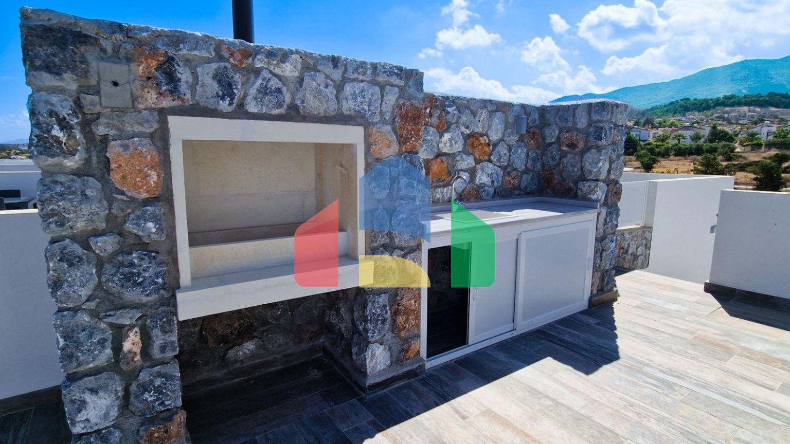 3-комнатные апартаменты 88 м2 с террасой на крыше 87 м2 и видом на море