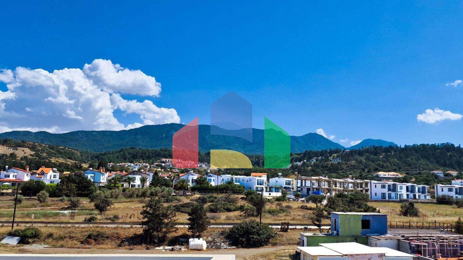 3-комнатные апартаменты 88 м2 с террасой на крыше 87 м2 и видом на море