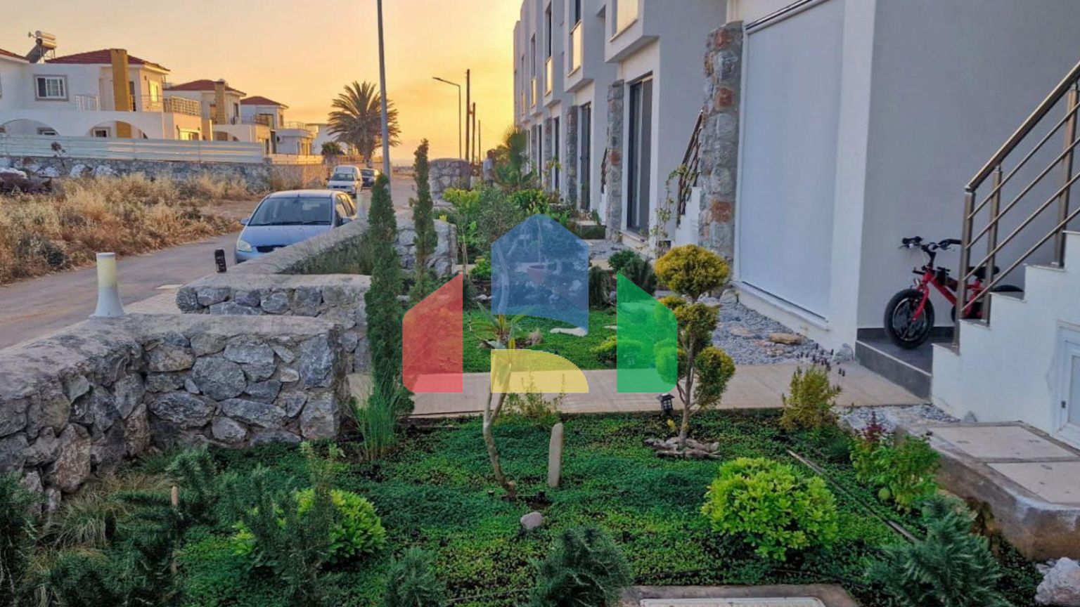 3-комнатные апартаменты 88 м2 с террасой на крыше 87 м2 и видом на море